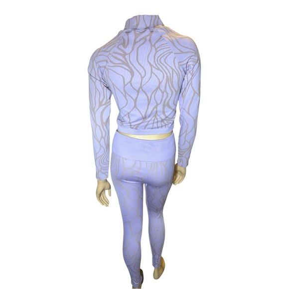 Fabletics Courtney Seamless Long-Sleeve frosted lilac Top and pants suit Size L - Picture 8 of 12